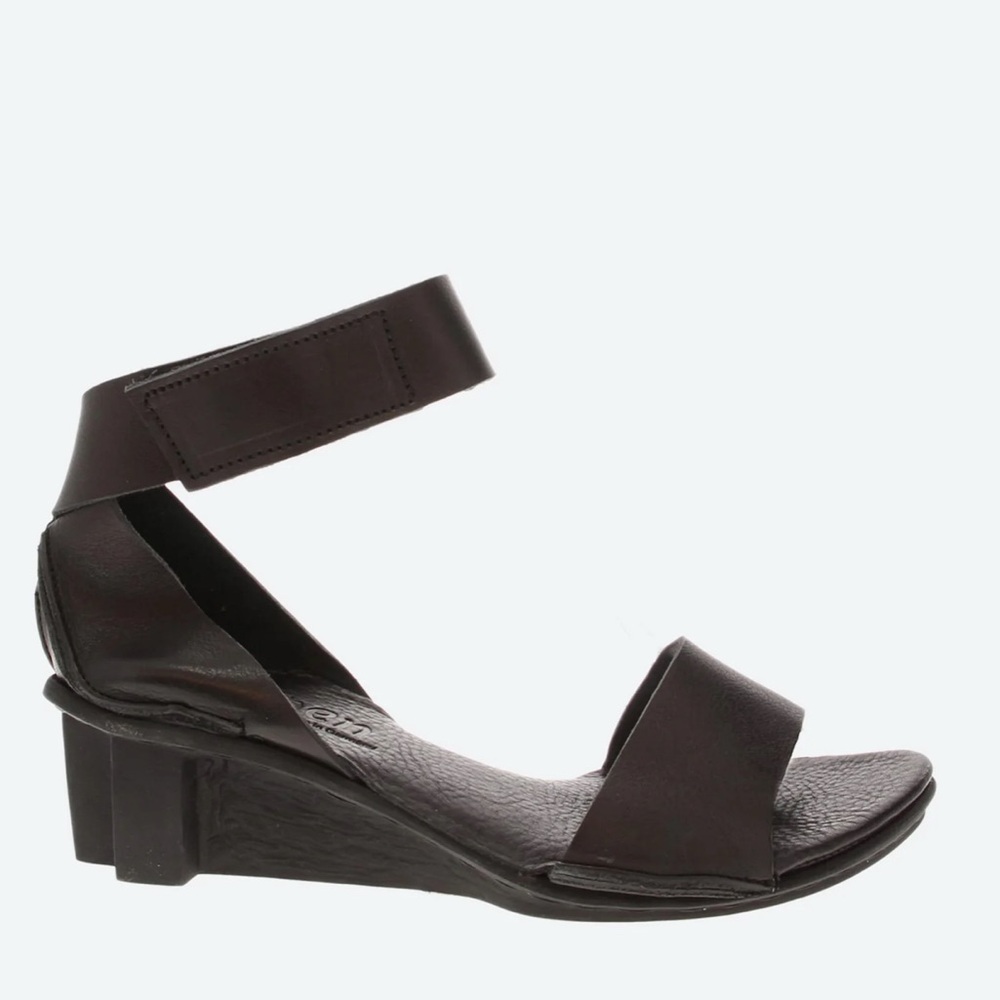 Like new Trippen sandal